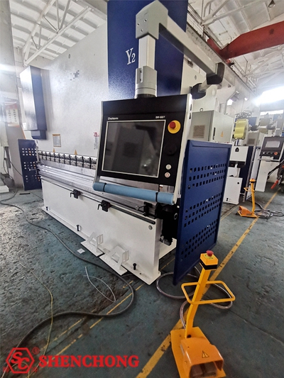 Poland - CNC Press Brake WEK-170T 3200 side look