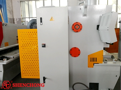 Vietnam - Hydraulic Guillotine Shear Machine QC11Y-12X2500 side look