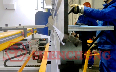 100Ton cnc press brake bending work