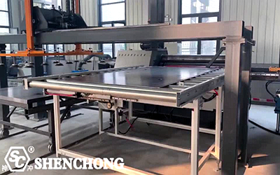 Automatic loading and unloading system for rolling machine