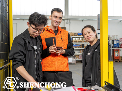 Italian customer on-site robot bending training