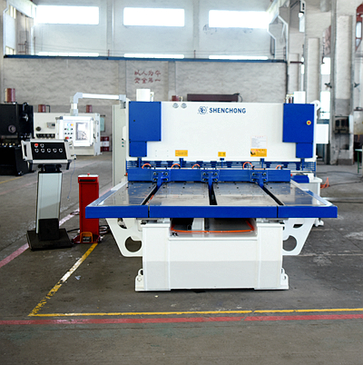 CNC shearing machine with front feeder CNC shearing machine with front feeder